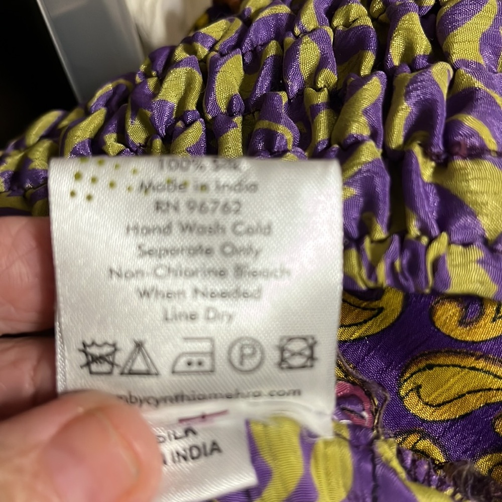 Girls CYN by Cynthia Mehra, Size one, waist is 11”across so 22 around, 100% Silk - Picture 4 of 4